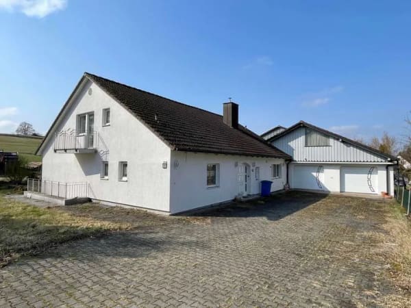 Immobilie in Mainburg - Großzügiges Wohnhaus mit zusätzlicher Bebauungsmöglichkeit auf großem Grundstück in Mainburg - Bild 0