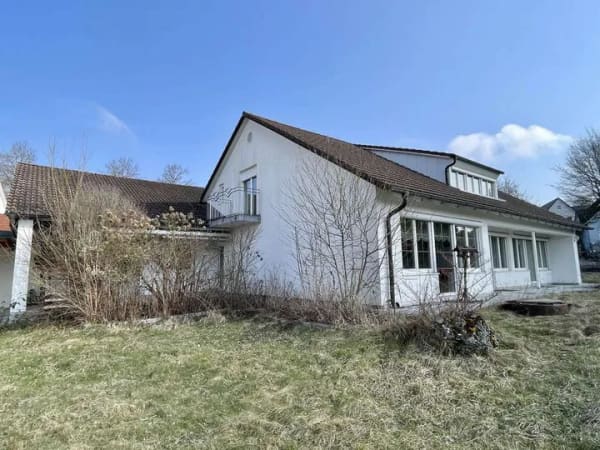 Immobilie in Mainburg - Großzügiges Wohnhaus mit zusätzlicher Bebauungsmöglichkeit auf großem Grundstück in Mainburg - Bild 1