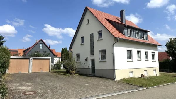 Immobilie in Römerstein - Freistehendes Einfamilienhaus mit großem Garten in unverbaubarer Ortsrandlage - Bild 0
