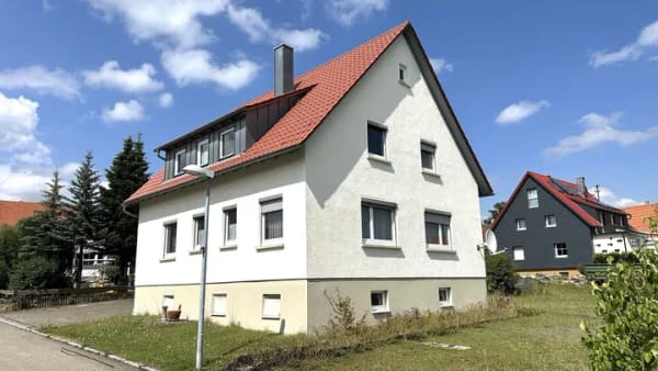 Immobilie in Römerstein - Freistehendes Einfamilienhaus mit großem Garten in unverbaubarer Ortsrandlage - Bild 1