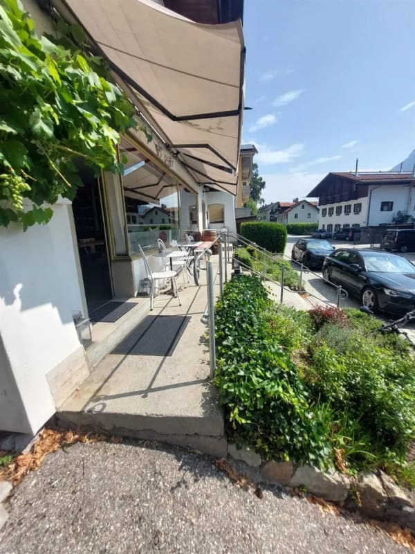 Immobilie in Kiefersfelden - *Vermietetes Mehrfamilienhaus (2x Wohnungen + Gastro) in ruhiger Lage mit Bergblick* - Bild 1