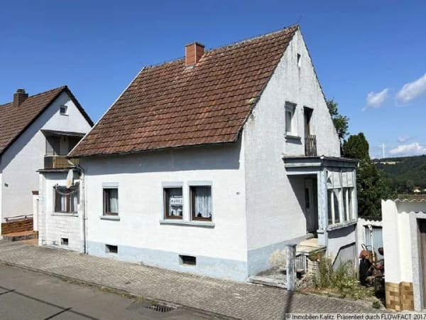 Immobilie in Waldfischbach-Burgalben - Sanierungsbedürftiges Wohnhaus mit Potenzial - Bild 0