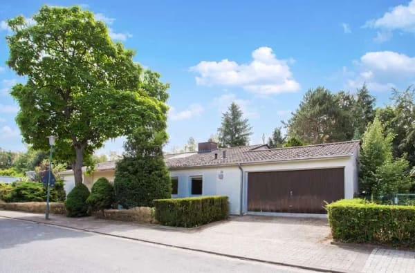 Immobilie in Kaiserslautern - KL-Betzenberg - Großzügiges Wohnhaus mit Doppelgarage in direkter Waldrandlage - Bild 1