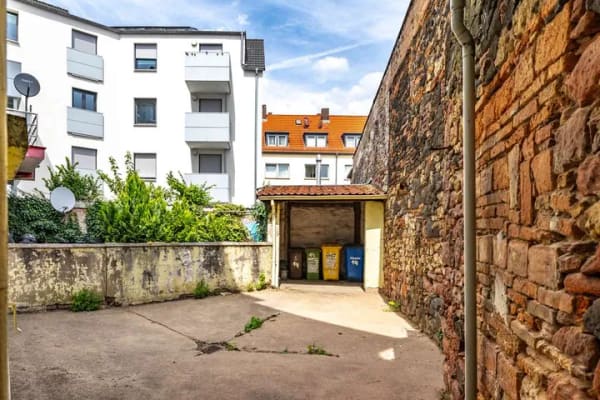 Immobilie in Hanau - Hanau: Leerstehendes 4-Parteienhaus mit vorteilhaft geschnittenen 2-Zimmer-Wohnungen und Innenhof - Bild 2