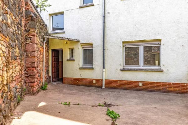 Immobilie in Hanau - Hanau: Leerstehendes 4-Parteienhaus mit vorteilhaft geschnittenen 2-Zimmer-Wohnungen und Innenhof - Bild 3