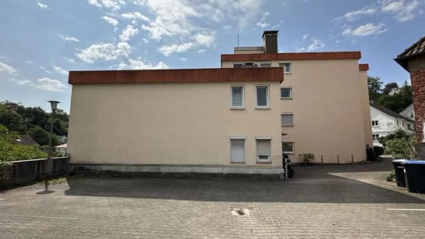 Immobilie in Esslingen am Neckar - Renovierungsbedürftige 1-Zimmer-Wohnung mit Balkon und PKW-Stellplatz in ES-Sulzgries - Bild 1