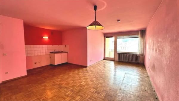 Immobilie in Esslingen am Neckar - Renovierungsbedürftige 1-Zimmer-Wohnung mit Balkon und PKW-Stellplatz in ES-Sulzgries - Bild 2