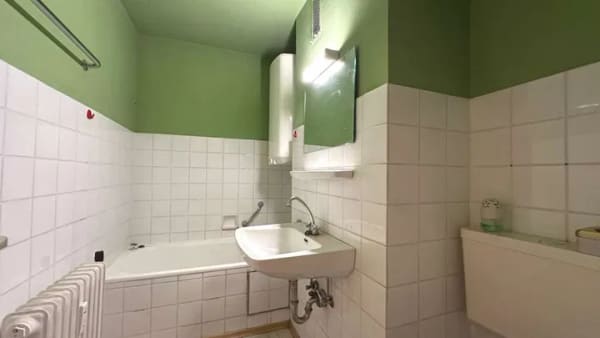 Immobilie in Esslingen am Neckar - Renovierungsbedürftige 1-Zimmer-Wohnung mit Balkon und PKW-Stellplatz in ES-Sulzgries - Bild 3
