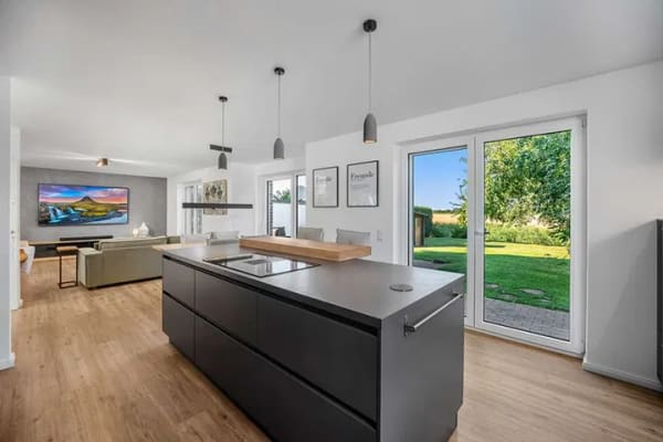 Immobilie in Seester - 3D VIRTUAL TOUR – Modernes Traumhaus mit Wasser- und Feldblick in Seester - Bild 3