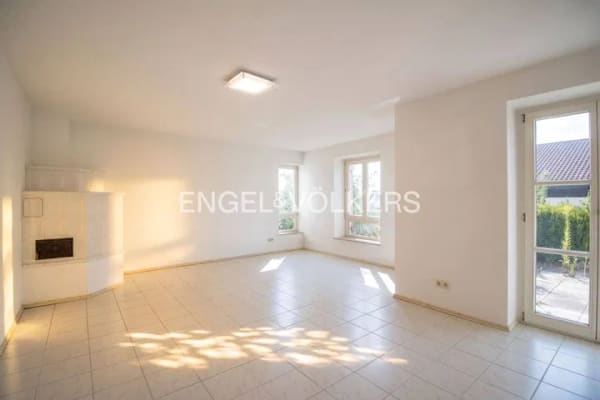 Immobilie in Langquaid - Großzügiges Einfamilienhaus mit viel Potenzial und Privatsphäre - Bild 2