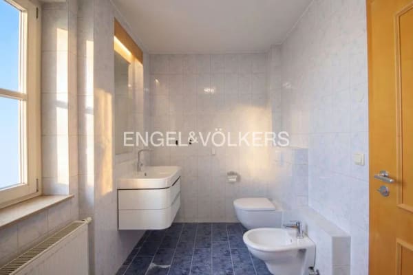 Immobilie in Langquaid - Großzügiges Einfamilienhaus mit viel Potenzial und Privatsphäre - Bild 3