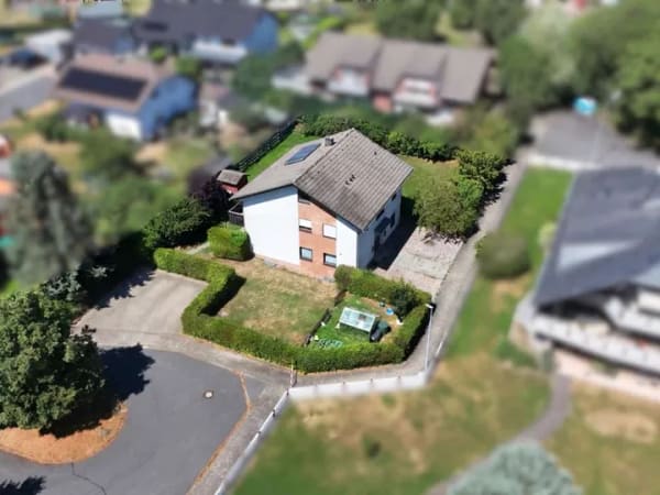 Immobilie in Höhn - Solide und teilvermietet: 2-Familienhaus oder Mehrgenerationenhaus auf Top-Grundstück in Höhn! - Bild 1