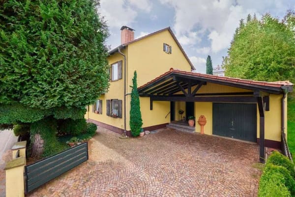 Immobilie in Kaufering - Ein Rückzugsort mit besonderem Charme - großzügiges Wohnen und Gartenidylle in perfekter Harmonie - Bild 0