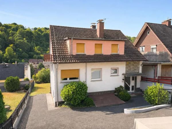 Immobilie in Bad Orb - 3-Parteienhaus mit Garten & Fernblick – ideal für Eigennutzer oder Kapitalanleger - Bild 1