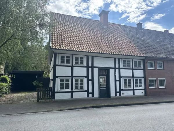 Immobilie in Rheda-Wiedenbrück - Historisches Fachwerkhaus am Park – einzigartiges Reihenendhaus mit besonderem Charme in Rheda - Bild 0