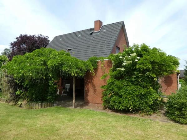 Immobilie in Herzhorn - ++ SELTENE GELEGENHEIT - Einfamilienhaus mit viel Potential, Terrasse und schönem, großen Garten und Garage, in ruhiger Lage ++ - Bild 1
