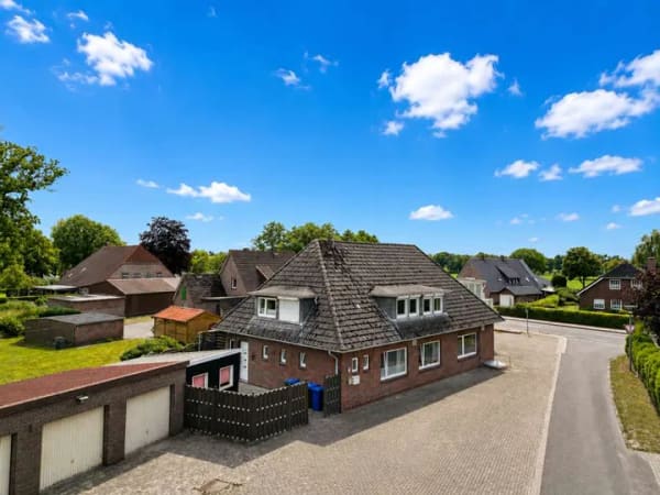 Immobilie in Apen - Wohn & Geschäftshaus in zentraler Lage von Apen-Godensholt! Hohe Mietrendite ! - Bild 0