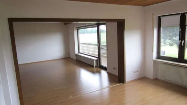 Immobilie in Röthlein - Großzügiges Zweifamilienhaus am unverbaubaren Ortsrand – Ihr neues Familiendomizil mit XL-Potential  - Bild 4
