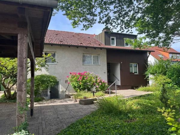Immobilie in Walzbachtal - Großzügiges Einfamilienhaus in Walzbachtal mit viel Potenzial zur individuellen Gestaltung - Bild 0