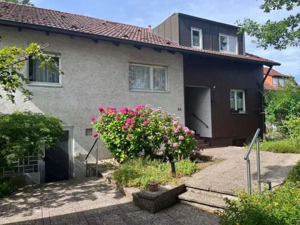 Immobilie in Walzbachtal - Großzügiges Einfamilienhaus in Walzbachtal mit viel Potenzial zur individuellen Gestaltung - Bild 2