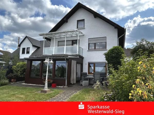Immobilie in Güllesheim - Nähe Horhausen, großes Einfamilienhaus mit Einliegerwohnung, Panoramablick, 5 Stellplätze - Bild 0
