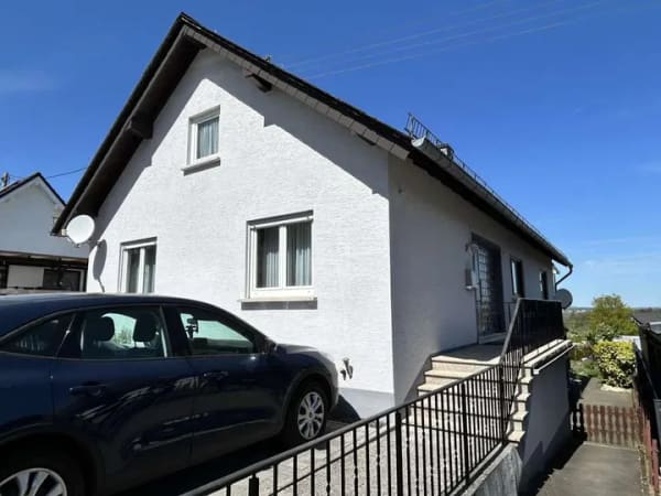 Immobilie in Güllesheim - Nähe Horhausen, großes Einfamilienhaus mit Einliegerwohnung, Panoramablick, 5 Stellplätze - Bild 2