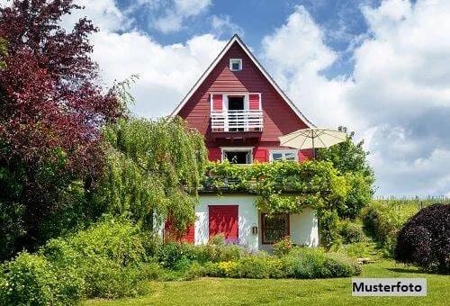 Immobilie in Romrod - Freistehendes Einfamilienhaus nebst unbebautem Grundstück - Bild 0