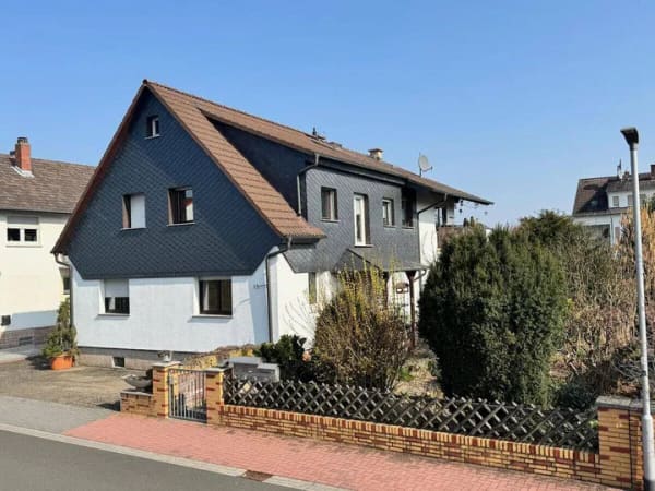 Immobilie in Schaafheim - Sehr gepflegtes Zweifamilienhaus auf einem großzügigen Grundstück direkt in Schaafheim! - Bild 0