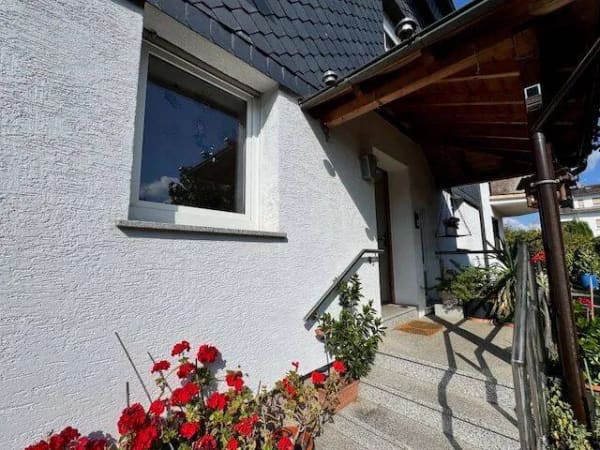 Immobilie in Schaafheim - Sehr gepflegtes Zweifamilienhaus auf einem großzügigen Grundstück direkt in Schaafheim! - Bild 2