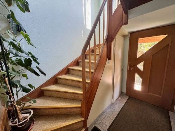 Immobilie in Schaafheim - Sehr gepflegtes Zweifamilienhaus auf einem großzügigen Grundstück direkt in Schaafheim! - Bild 3