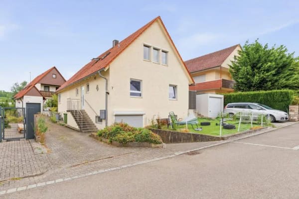 Immobilie in Benningen am Neckar - Vermietetes 2-Familienhaus in attraktiver Lage nahe den Weinbergen - Bild 0