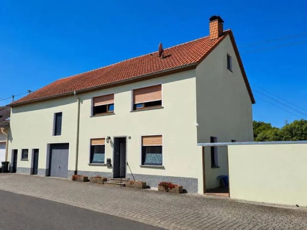 Immobilie in Dudeldorf - Nahe Bitburg: Charakterhaus mit Garage, Gewölbekellern, Sonnenterrasse & weiteres Nutzungspotenzial - Bild 0
