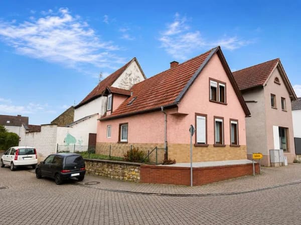 Immobilie in Bechtheim - Freistehendes Einfamilienhaus mit großer Scheune, Garten und Innenhof - Bild 1