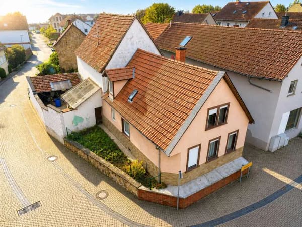 Immobilie in Bechtheim - Freistehendes Einfamilienhaus mit großer Scheune, Garten und Innenhof - Bild 3