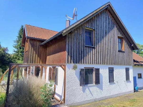Immobilie in Marktoberdorf - Ortsteil von  MARKTOBERDORF -  Glück kann man kaufen - Großes Einfamilienhaus in großem Garten - Bild 1