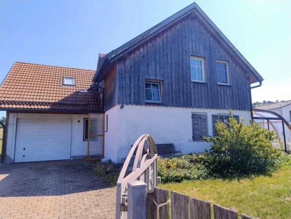 Immobilie in Marktoberdorf - Ortsteil von  MARKTOBERDORF -  Glück kann man kaufen - Großes Einfamilienhaus in großem Garten - Bild 2