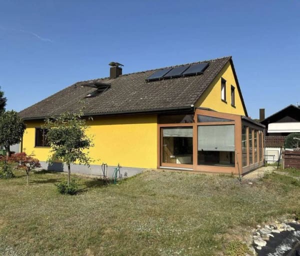 Immobilie in Röttenbach - Freiraum für Ideen: Sanierungsbedürftiges Haus mit großem Grundstück in guter Lage! - Bild 0
