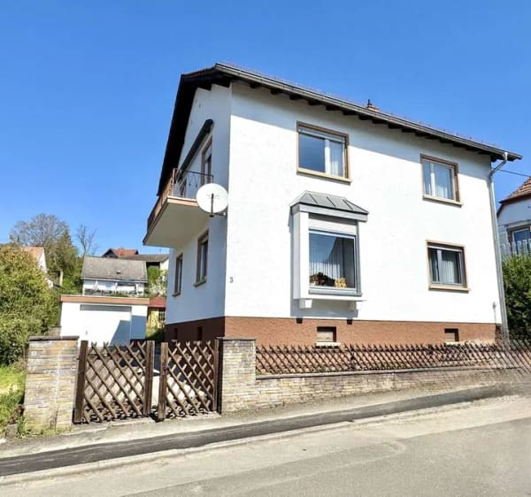 Immobilie in Hirschhorn/Pfalz - Hirschhorn: Freistehendes Einfamilienhaus mit Garage - Bild 0