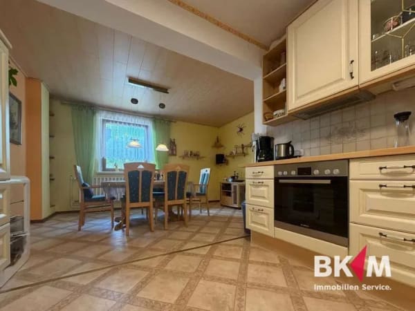 Immobilie in Wutha-Farnroda - Über den Dächern von Wutha-Farnroda 
Wohnhaus mit Weitblick - Bild 2