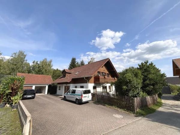 Immobilie in Haag an der Amper - Attraktives Zweifamilienhaus, vermietet, auf großem Grundstück in ruhiger Lage von Haag a. d. Amper - Bild 0