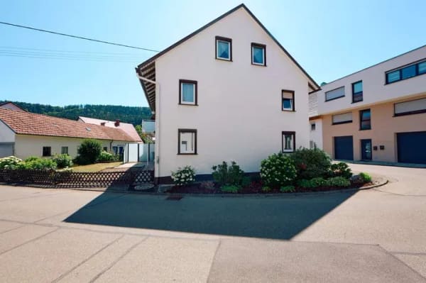 Immobilie in Wehingen - Kleines Raumwunder – gepflegtes Familienhaus mit Garten, Garage und viel Platz - Bild 3