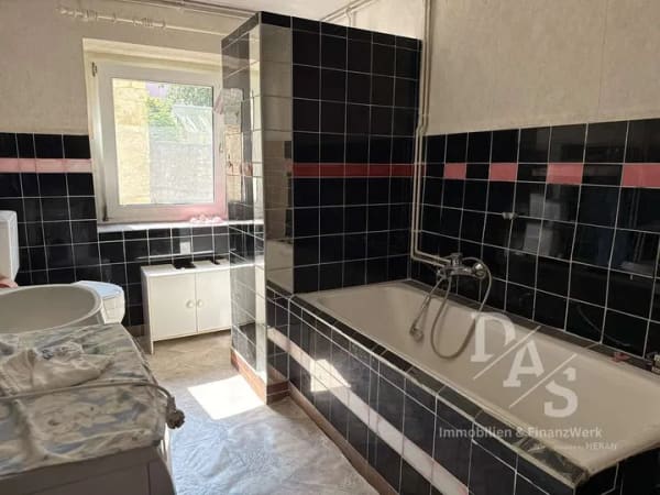 Immobilie in Borne - Handwerker gesucht! Sanierungsbedürftiges Einfamilienhaus mit großem Grundstück und Nebengebäuden - Bild 2