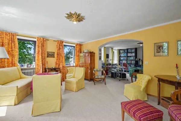 Immobilie in Kranzberg - Kranzberg: Großzügiges Landhaus, DHH, auf parkähnlichem Grundstück, Wohnen mit Charme und viel Platz - Bild 2