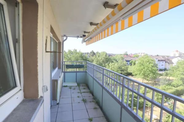Immobilie in Neu-Isenburg - 2-Zimmer-Wohnung mit TG-Stellplatz – Freie Wohnung mit Potenzial in Neu-Isenburg - Bild 1