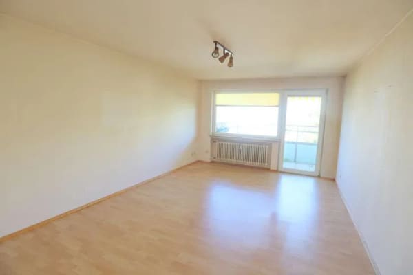 Immobilie in Neu-Isenburg - 2-Zimmer-Wohnung mit TG-Stellplatz – Freie Wohnung mit Potenzial in Neu-Isenburg - Bild 2