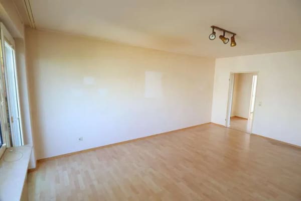 Immobilie in Neu-Isenburg - 2-Zimmer-Wohnung mit TG-Stellplatz – Freie Wohnung mit Potenzial in Neu-Isenburg - Bild 3