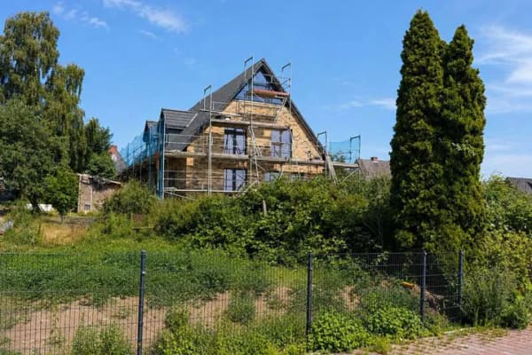 Immobilie in Süsel - Neubau-Doppelhaushälfte im fortgeschrittenen Ausbauzustand mit viel Potenzial - Bild 0