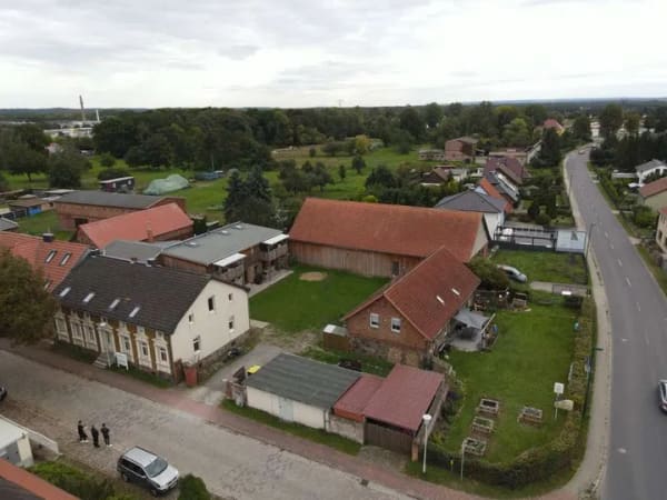 Immobilie in Britz - Dreifamilienhaus mit großem Garten, Carport & vielseitigem Nutzungspotenzial - Bild 0