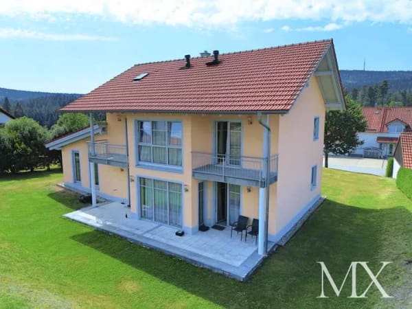 Immobilie in Schöfweg - Großzügiges Einfamilienhaus mit Salzwasser-Hallenbad, Garten & Doppelgarage - Bild 3