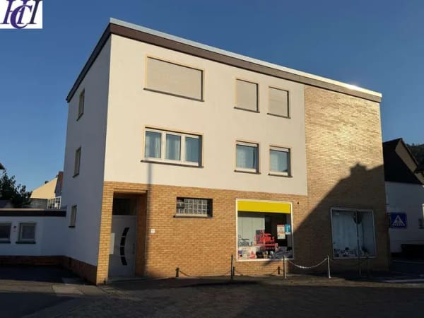 Immobilie in Kelkheim - Kelkheim-Fischbach: Wohn- und Geschäftseinheit: 4 Wohnungen & 1 Ladengeschäft, zentrale Lage - Bild 1